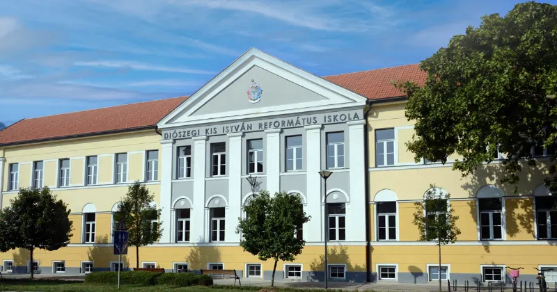 Diószegi Kis István Református Két Tanítási Nyelvű Általános Iskola és Alapfokú Művészeti Iskola épülete