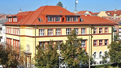 Eötvös József Evangélikus Gimnázium, Egészségügyi Technikum és Művészeti Szakgimnázium épülete
