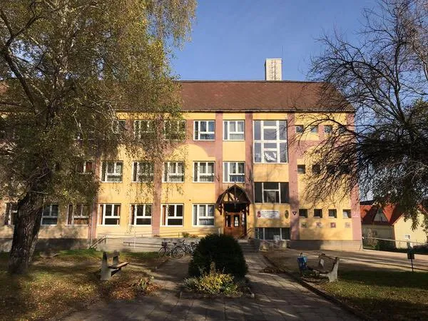 III. Béla Gimnázium, Művészeti Szakgimnázium és Alapfokú Művészeti Iskola épülete