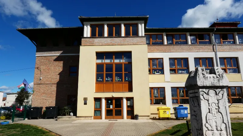 Kiss Géza Magyar-Horvát Kétnyelvű Nemzetiségi Általános Iskola épülete