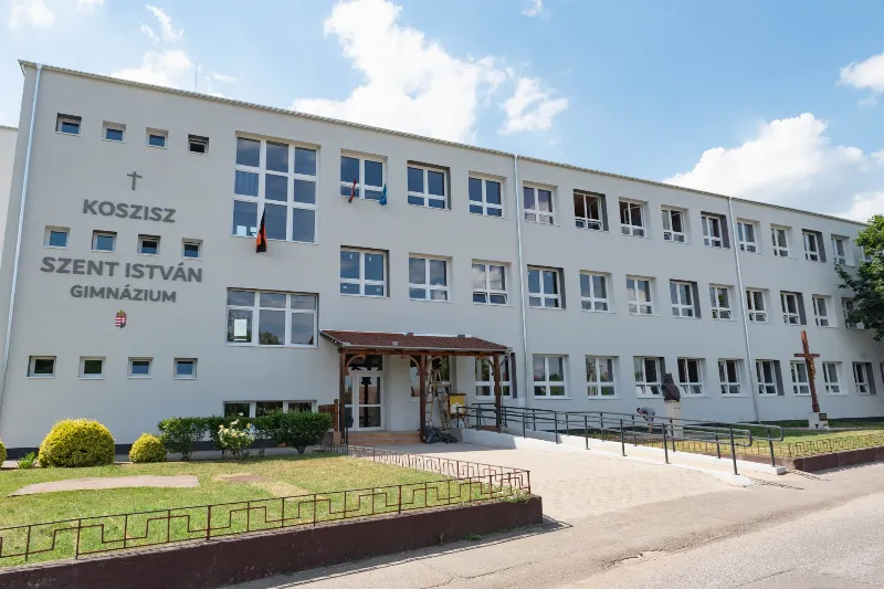 KOSZISZ Szent István Gimnázium épülete