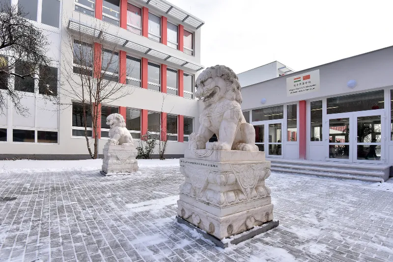 Magyar-Kínai Két Tanítási Nyelvű Általános Iskola és Gimnázium épülete
