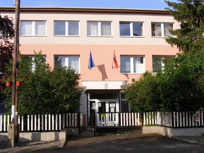 Mezőtárkányi Általános Iskola épülete