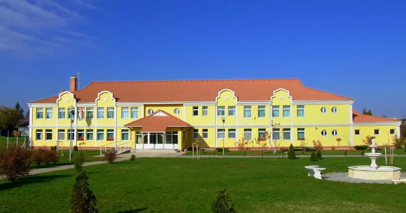 Mocsai Arany János Általános Iskola épülete