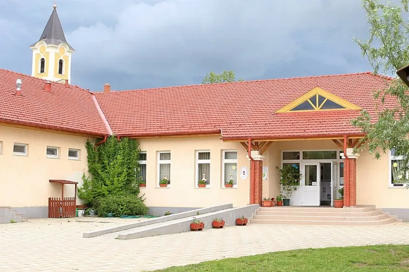 Nyúli Aranykapu Óvoda és Bölcsőde épülete