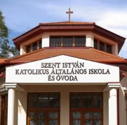 Szent István Katolikus Általános Iskola és Óvoda logója