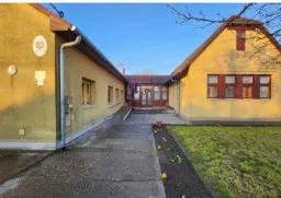 Tápiószentmártoni Napsugár Óvoda és Bölcsőde logója